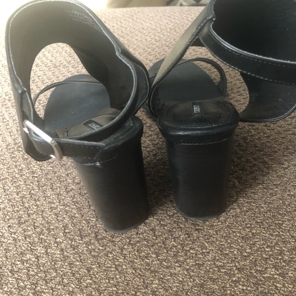 Forever 21. Chunky block Heel Sandal - Picture 3 of 5
